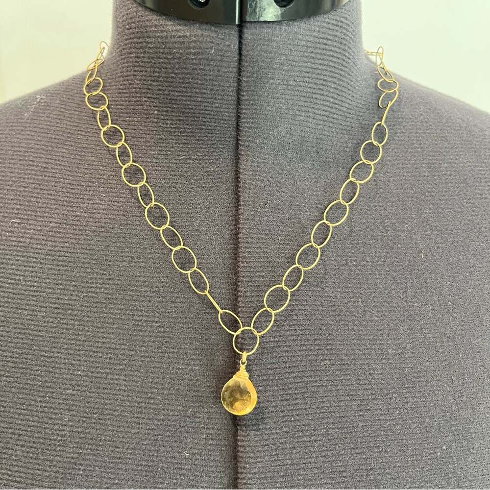 Elegant  Amber and Gold Pendant Necklace